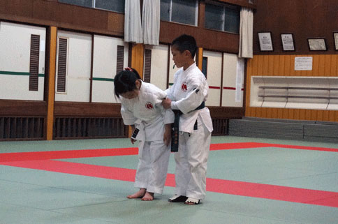 手取、足取り、指導中のコタロー指導員。(笑)