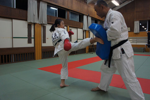 「一突き入魂！」「一蹴り入魂！」