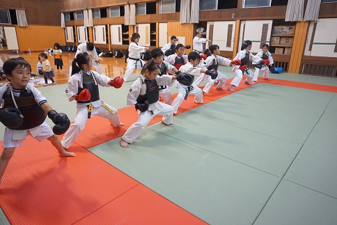 よく遊び、よく学ぶ夏休み！もちろん拳法も(笑)