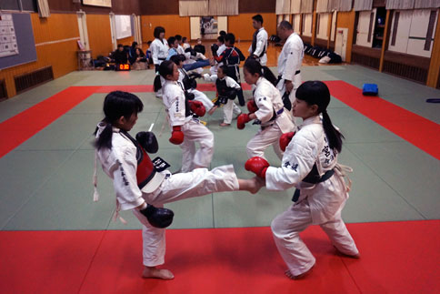 力が入る。熱くなる。夢中になる。初めての日本拳法！