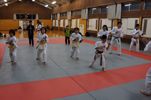 直突き、連撃、1,2,3,4